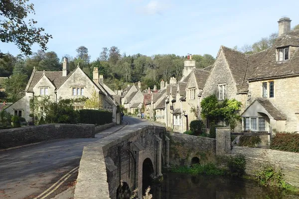 Lacock & Castle Combe: Private Tour with Cream Tea