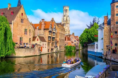 Bruges Private Day Tour from Amsterdam: Canals & Chocolate!