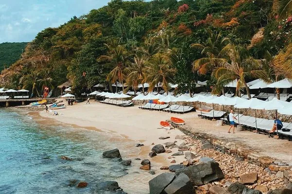 Nha Trang Bay Escape: Private Tour to Mini Beach with Snorkeling & Lunch