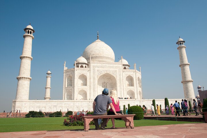 Sunrise Majesty: Taj Mahal & Fatehpur Sikri Day Tour from Agra