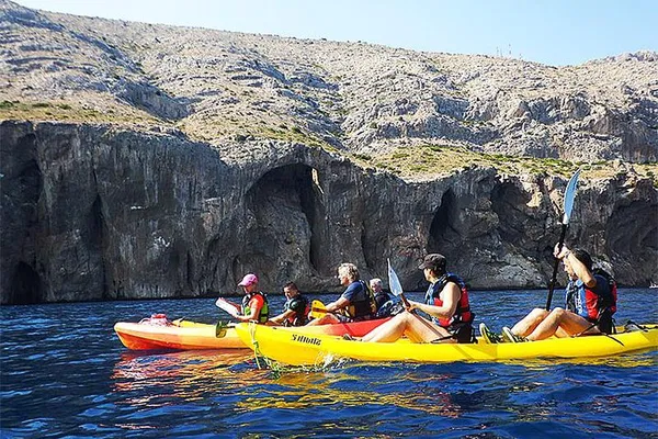 Altea's Hidden Gems: Kayak to Cova dels Coloms Adventure
