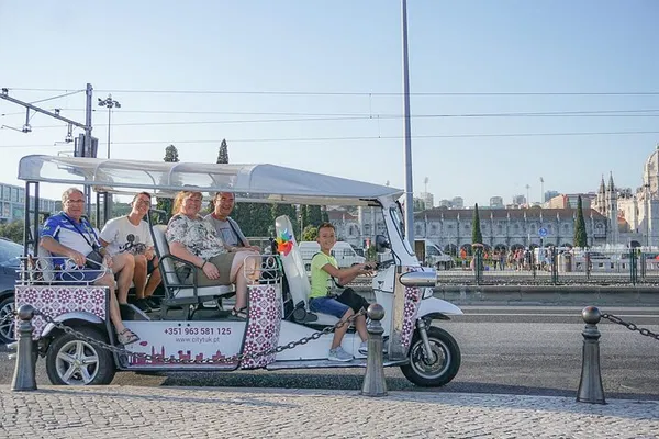 Lisbon Tuk Tuk Tour: Private Ride with Hotel Pickup