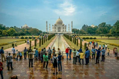 Discover the Taj Mahal: A Luxurious Delhi Group Tour