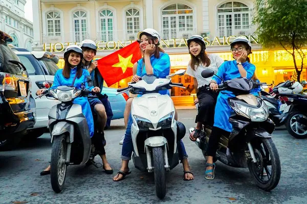 Saigon Kiss Tour: Motorbike Adventure with Local Women!