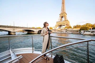 Seine River Cruise: Guided Tour of Paris Landmarks