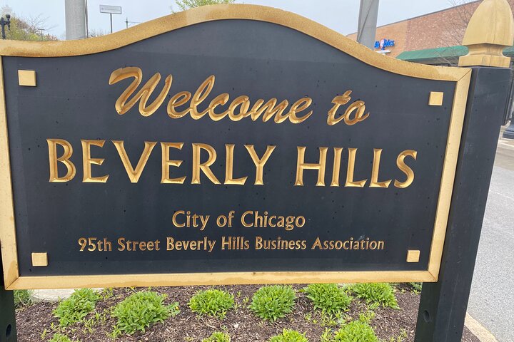 Explore Chicago's Hidden Gems: A Neighborhoods Small-Group Tour