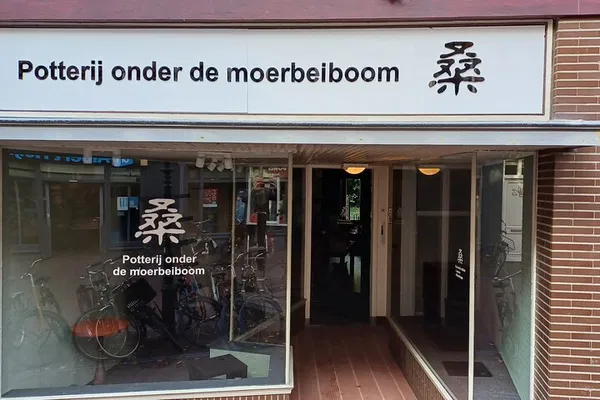 Unleash Your Inner Artist: Pottery Wheel Workshop in The Hague!