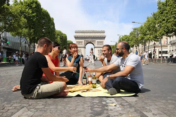 Parisian Bike Adventure: Top Sights, Hidden Gems & Wine Picnic!