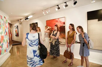 Uncover Paris's Art Scene: A Private Gallery Tour with an Expert
