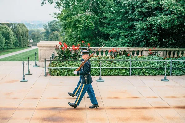 Arlington Cemetery Walking Tour: Changing of the Guards