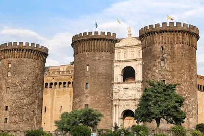 Naples: 2-Hour Local's Intro Tour with Tasting