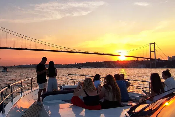 Istanbul Bosphorus Sunset Cruise: Luxury Yacht Tour