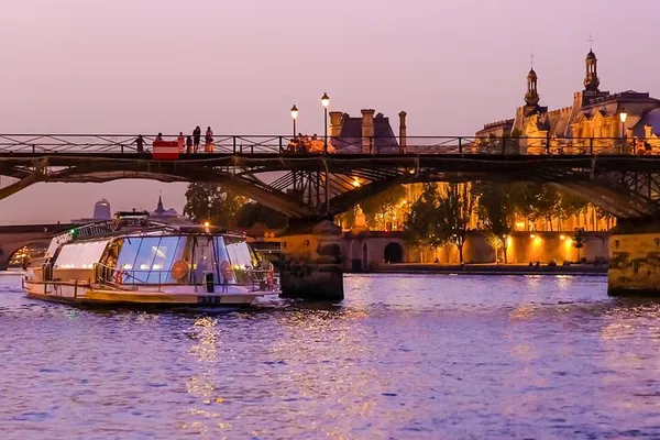Paris Evening Lights: 1-Hour Seine River Cruise