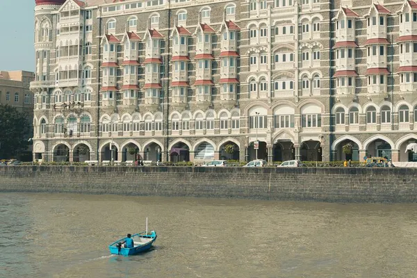 Mumbai's Marvels: A Personalized Sightseeing Adventure by Private Car
