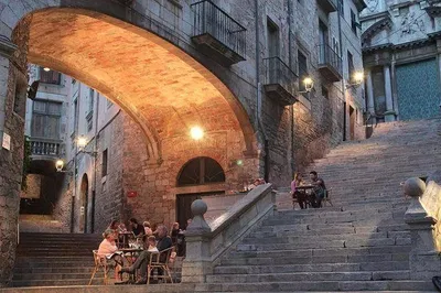 Uncover Girona's Hidden Past: A Private Historical Journey