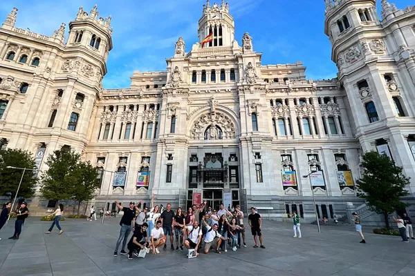 Madrid Walking Tour: Secrets of Retiro Park & Bourbon Madrid