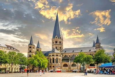 Bruges to Bonn: Personalized Private Transfer with Sightseeing Stop