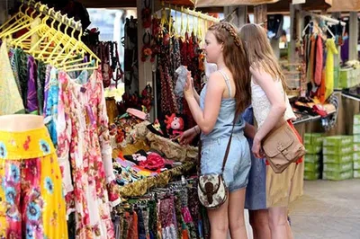 Agra Shopping Spree: Unveiling Arts & Crafts with Expert Guidance
